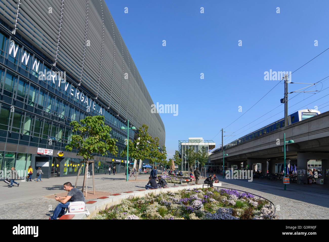 Bürogebäude rivergate am bahnhof handelskai -Fotos und -Bildmaterial in  hoher Auflösung – Alamy