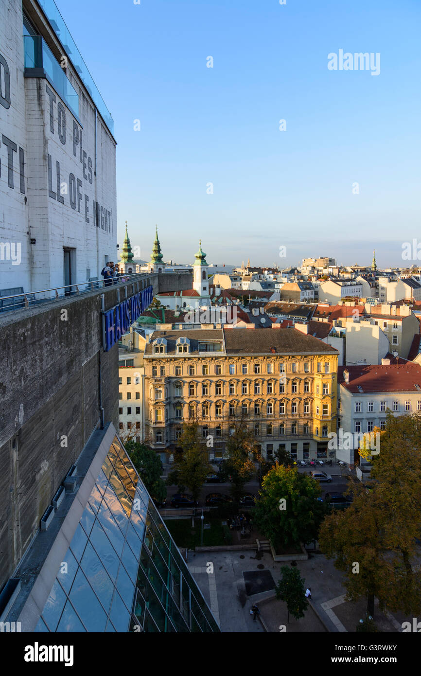 Blick vom Flakturm im Esterhazy-Park (heute Haus des Meeres), Mariahilf (mit Mariahilferkirche), die Flak Stockfoto