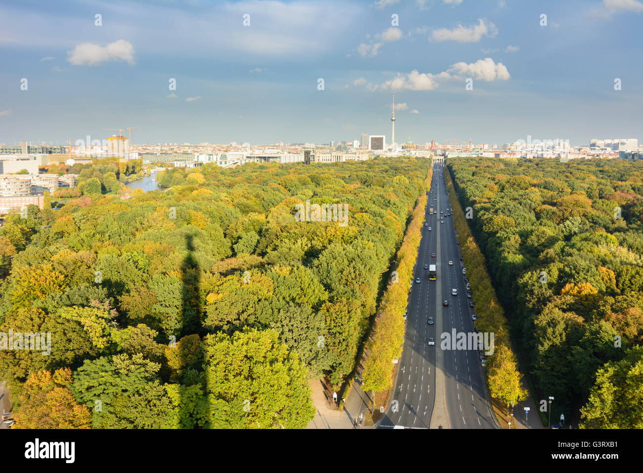 Blick von der Siegessäule zum Stadtzentrum, Tiergarten Park in den Farben des Herbstes, Deutschland, Berlin, Berlin Stockfoto