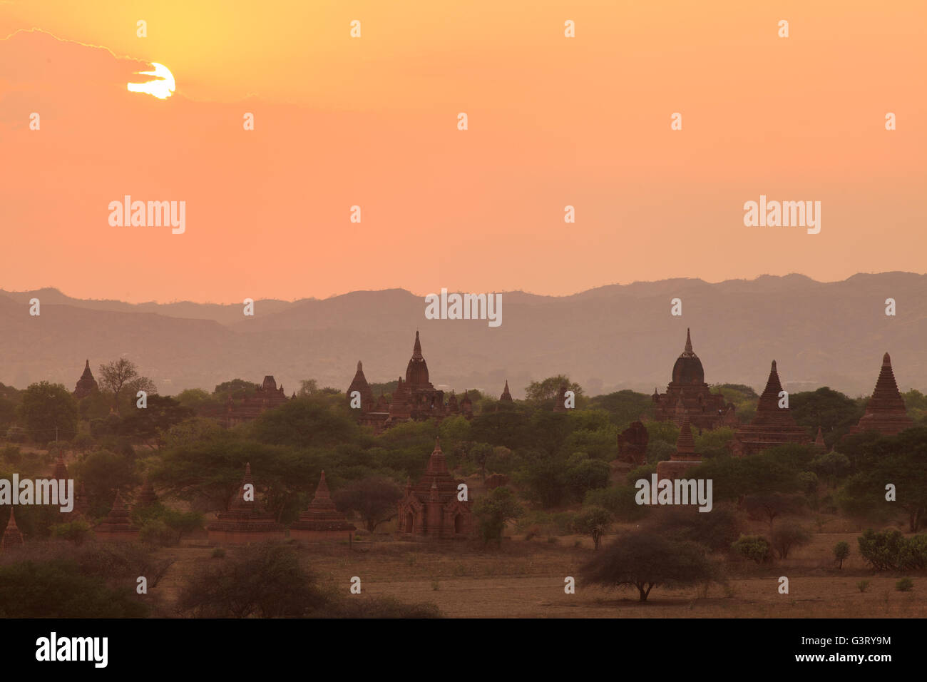 Sonnenuntergang vom Norden Guni Pagode, Bagan, Myanmar Stockfoto