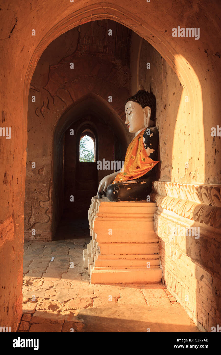 Buddha-Statue im Norden Guni Pagode, Bagan, Myanmar Stockfoto