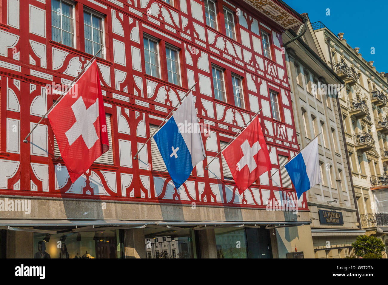 Schweizer Fahnen in Luzern Schweiz Stockfoto