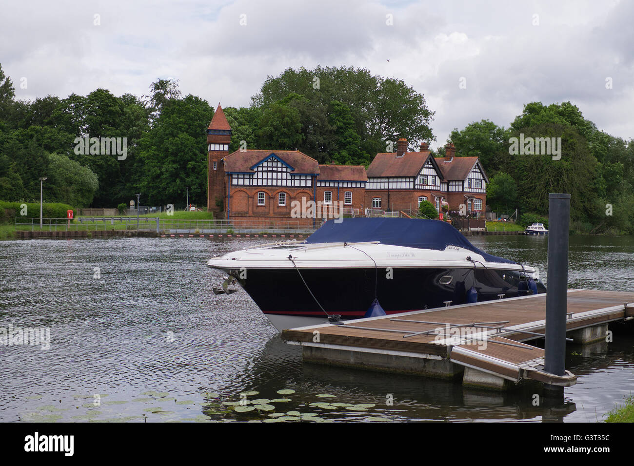 Speed-Boot in Runnymede in Surrey UK Stockfoto