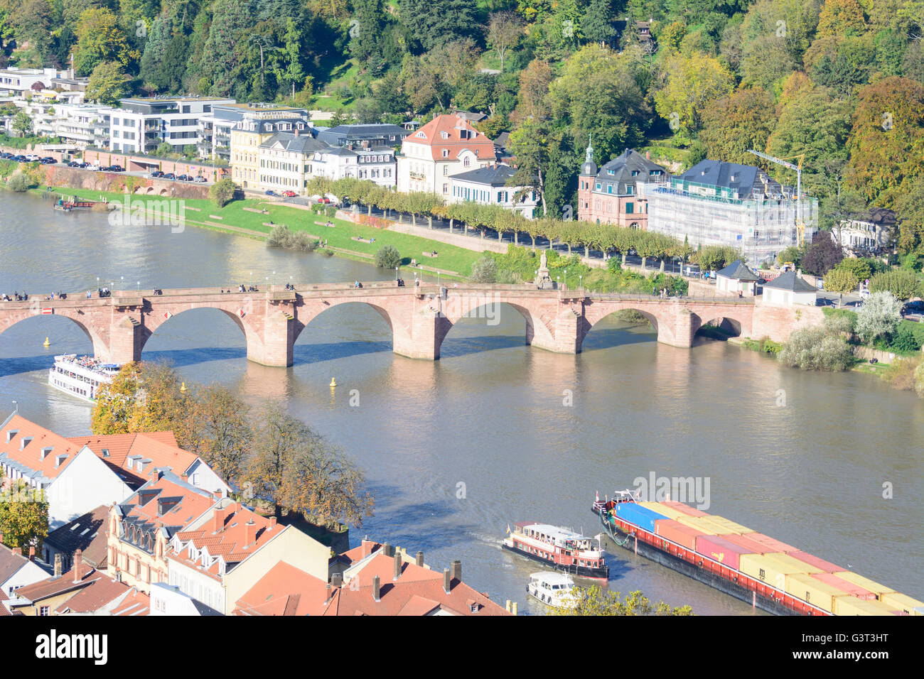 Alte Brücke (Karl - Theodor-Brücke) über den Neckar, Schiffe, Heidelberg, Kurpfalz, Baden-Württemberg, Deutschland Stockfoto