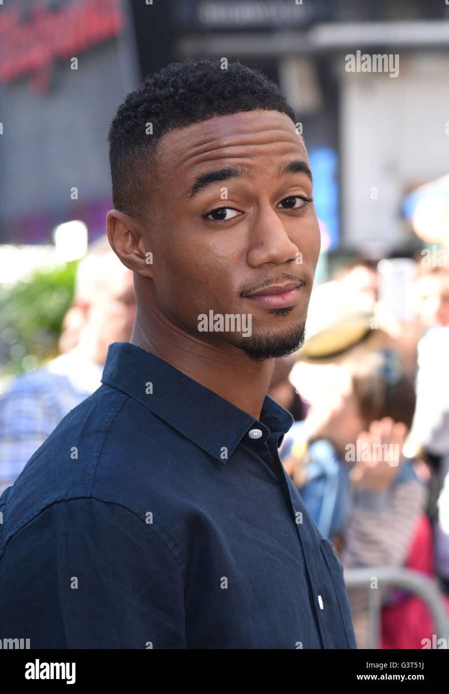 New York, NY, USA. 14. Juni 2016. Jessie T. Usher bei einem öffentlichen Auftritt für INDEPENDENCE DAY: Wiederaufleben Cast Ringe The Nasdaq Stock Market Opening Bell, NASDAQ Market, New York, NY 14. Juni 2016. Bildnachweis: Derek Sturm/Everett Collection/Alamy Live-Nachrichten Stockfoto