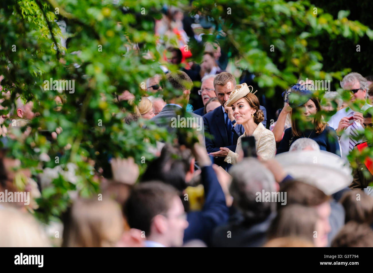 Hillsborough, Nordirland, Vereinigtes Königreich. 14. Juni 2016. Die Herzogin von Cambridge besucht Staatssekretär Nordirland jährliche Gartenparty. Bildnachweis: Stephen Barnes/Alamy Live-Nachrichten Stockfoto