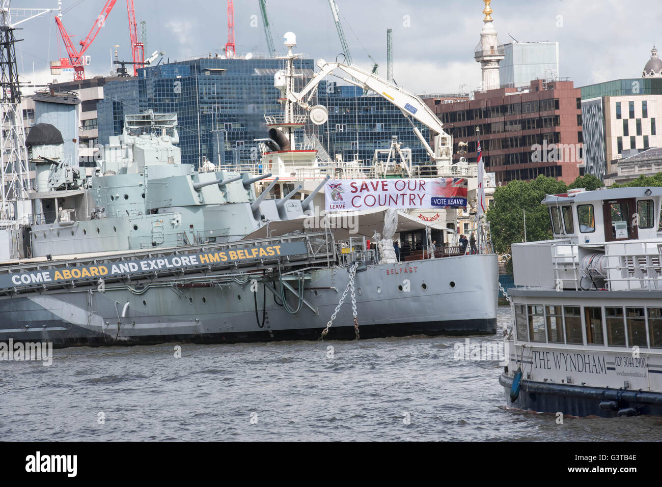 London, UK. 15. Juni 2016. Lassen Sie Protest Boot Partie neben HMS Belfast Credit: Ian Davidson/Alamy Live News Stockfoto