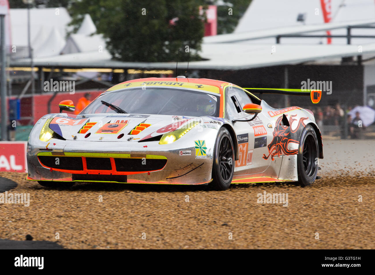 Rennstrecke in Le Mans, Le Mans, Frankreich. 15. Juni 2016. Le Mans 24 Stunden Training und Qualifying. Clearwater Racing Ferrari 458 Italia GT2 GTE bin getrieben von Weng Sun Mok, Rob Bell und Keita Sawa führt in den Kies. Bildnachweis: Aktion Plus Sport/Alamy Live-Nachrichten Stockfoto