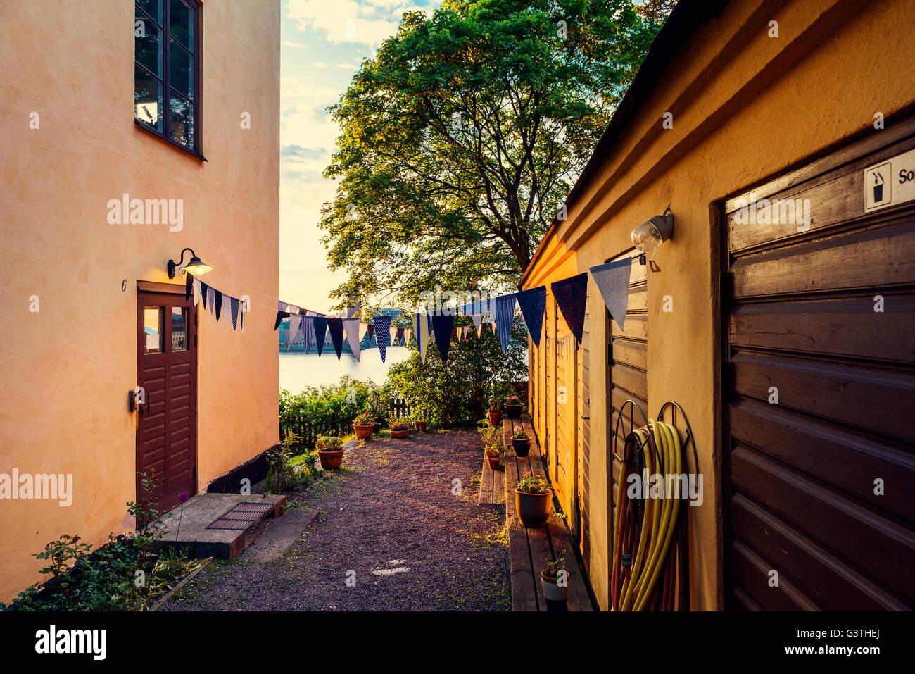 Schweden, Stockholm, Sodermalm, Skinnarviksparken, Skinnarviksberget, Gebäude außen im Abendlicht Stockfoto
