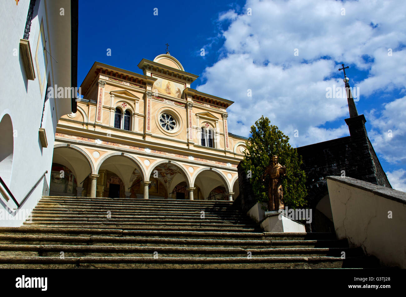 Eingangsportal der Kirche Madonna del Sasso-Kloster, Orselin Locarno, Schweiz Stockfoto