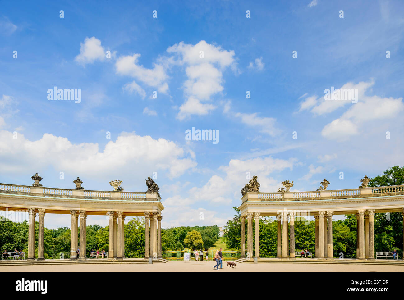 Deutschland, Brandenburg, Potsdam, Schloss Sanssouci, Kolonnade im park Stockfoto
