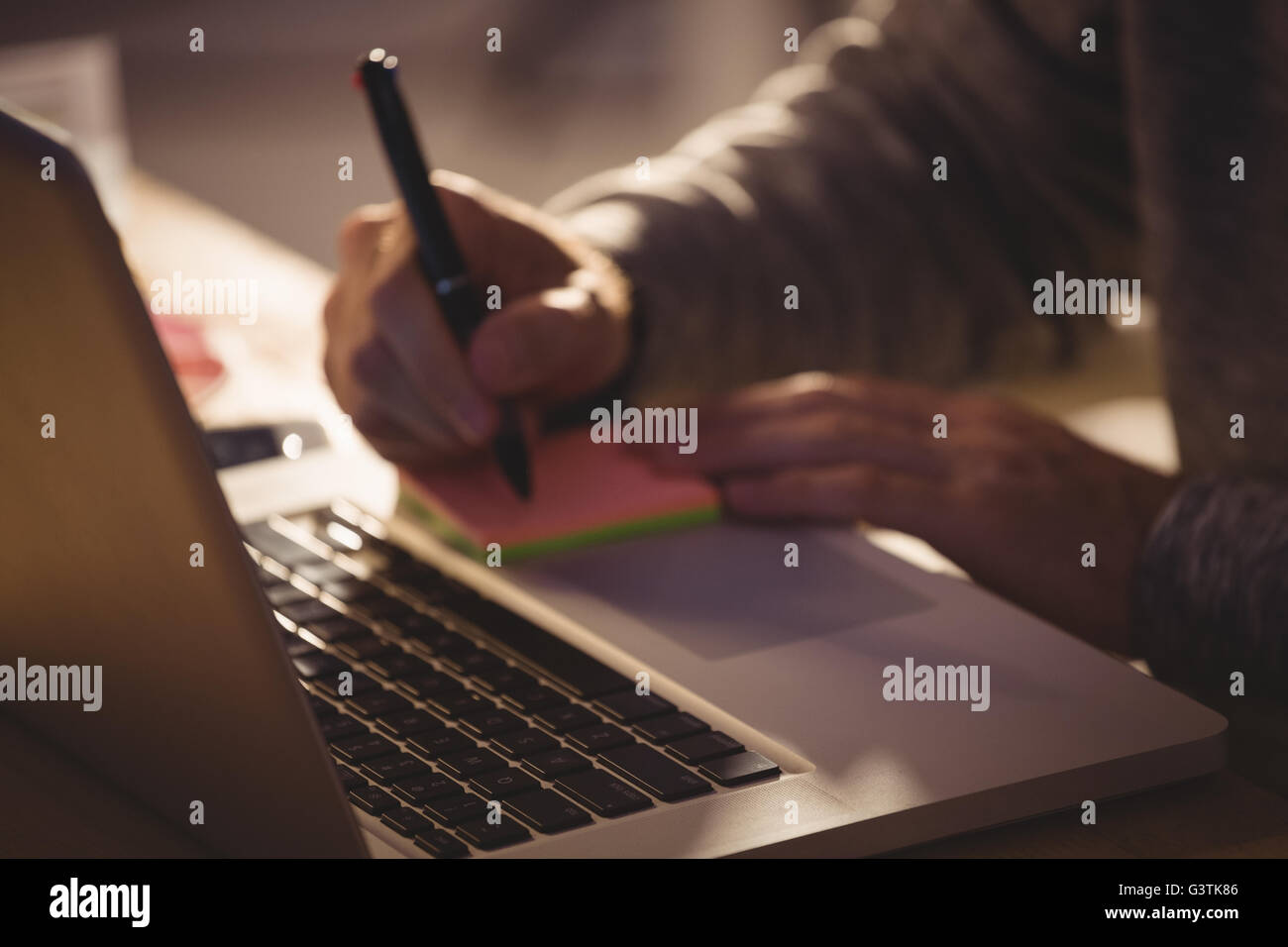 Handschrift auf post-it Stockfoto