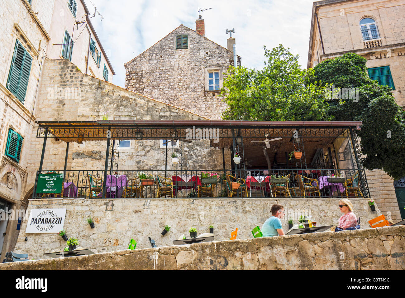 Grad, Dubrovnik in Kroatien, einem historischen Teil der Altstadt und mit beliebten Restaurants. Stockfoto