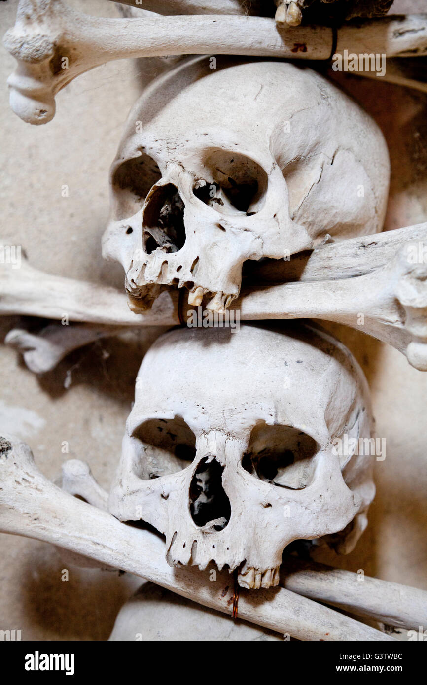 Schädel und Knochen Dekoration in Sedlec Ossary in der Nähe von Kutná Hora, Tschechische Republik Stockfoto