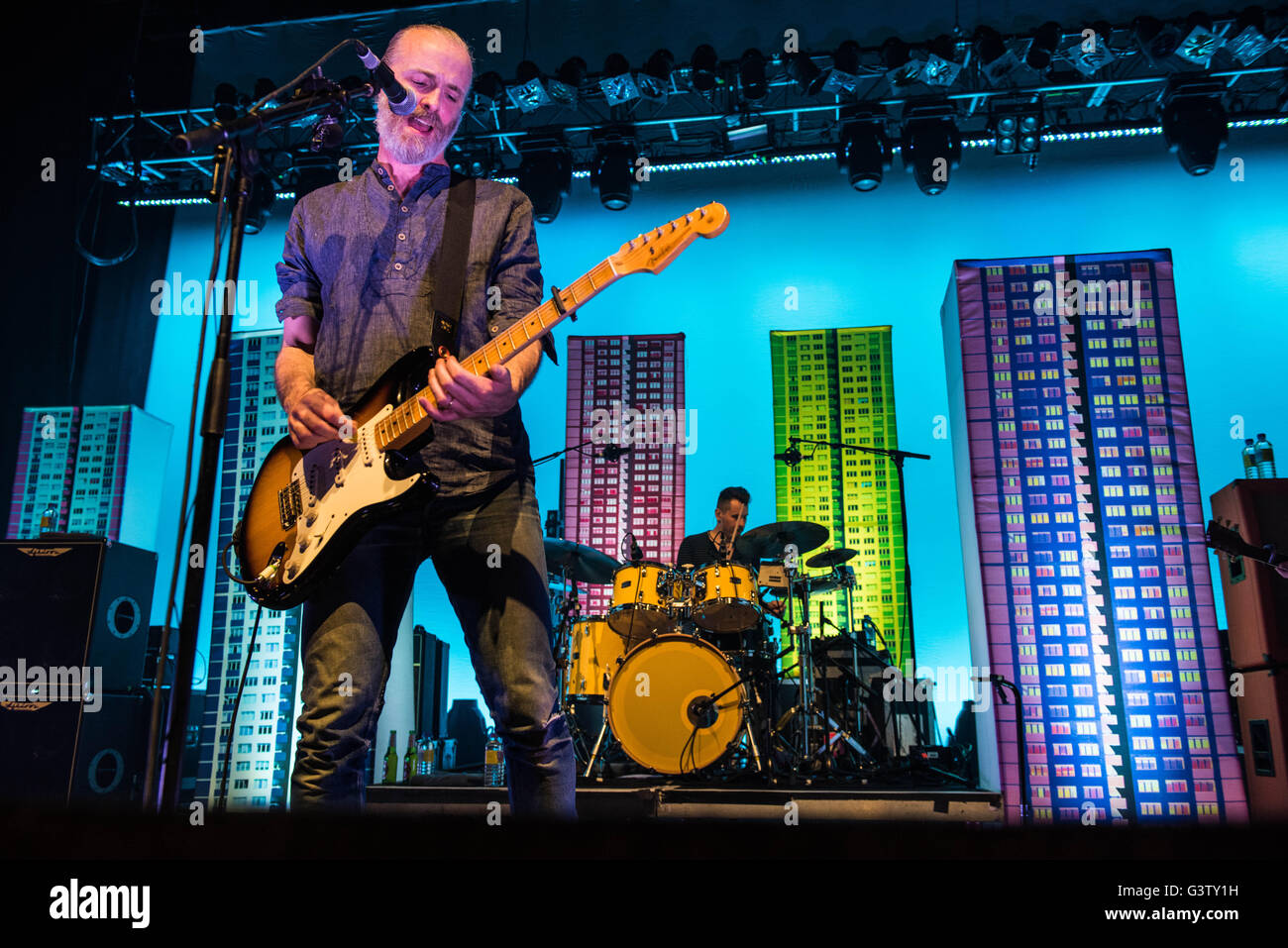 Fran Healy von Travis führt auf der Bühne auf dem O2-Forum in Kentish Town am 9. Mai 2016 in London, England. Stockfoto