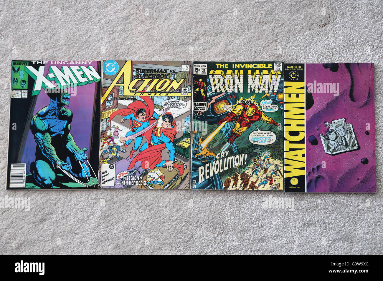 Sammlung von Vintage Marvel und DC Comics den Uncanny X-Men, Action Comics Superman, der unbesiegbare Ironman und Watchmen Stockfoto
