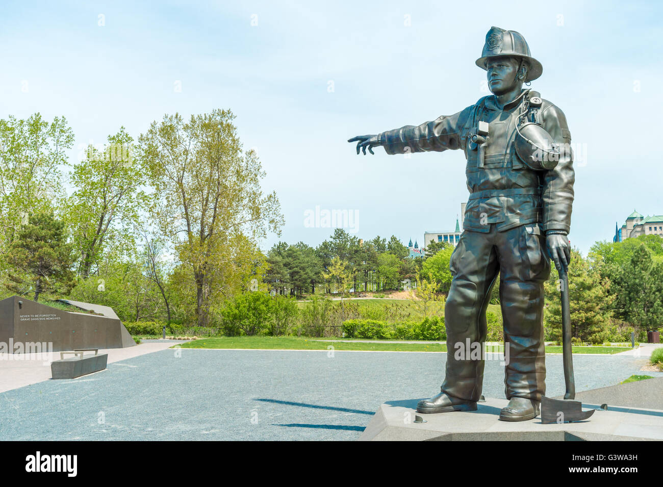 Statue eines Feuerwehrmannes am kanadischen Feuerwehr Memorial in Ottawa, Kanada Stockfoto