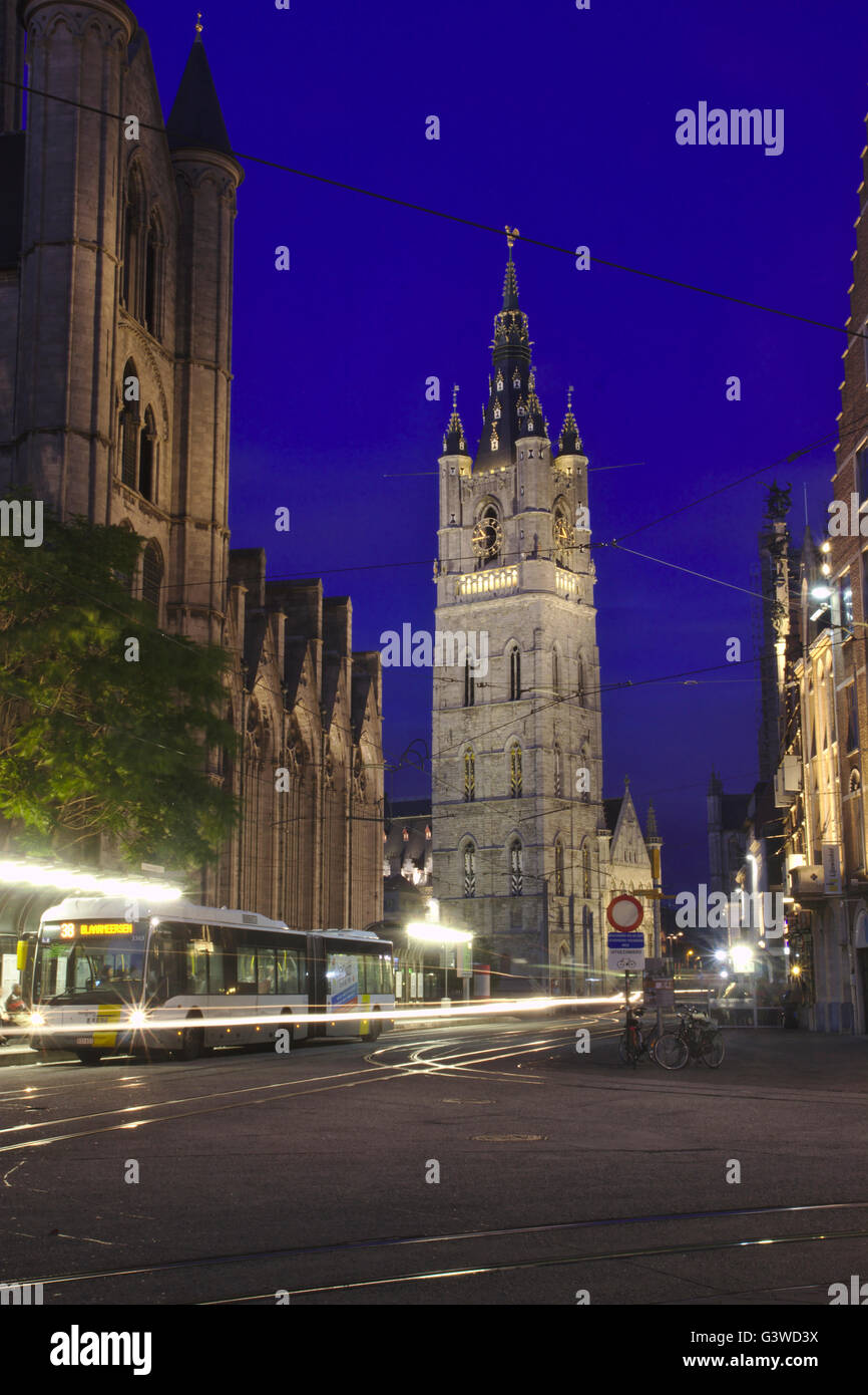 Gent, Glockenturm und Sint Niklaaskerk, spätabends, Belgien Stockfoto