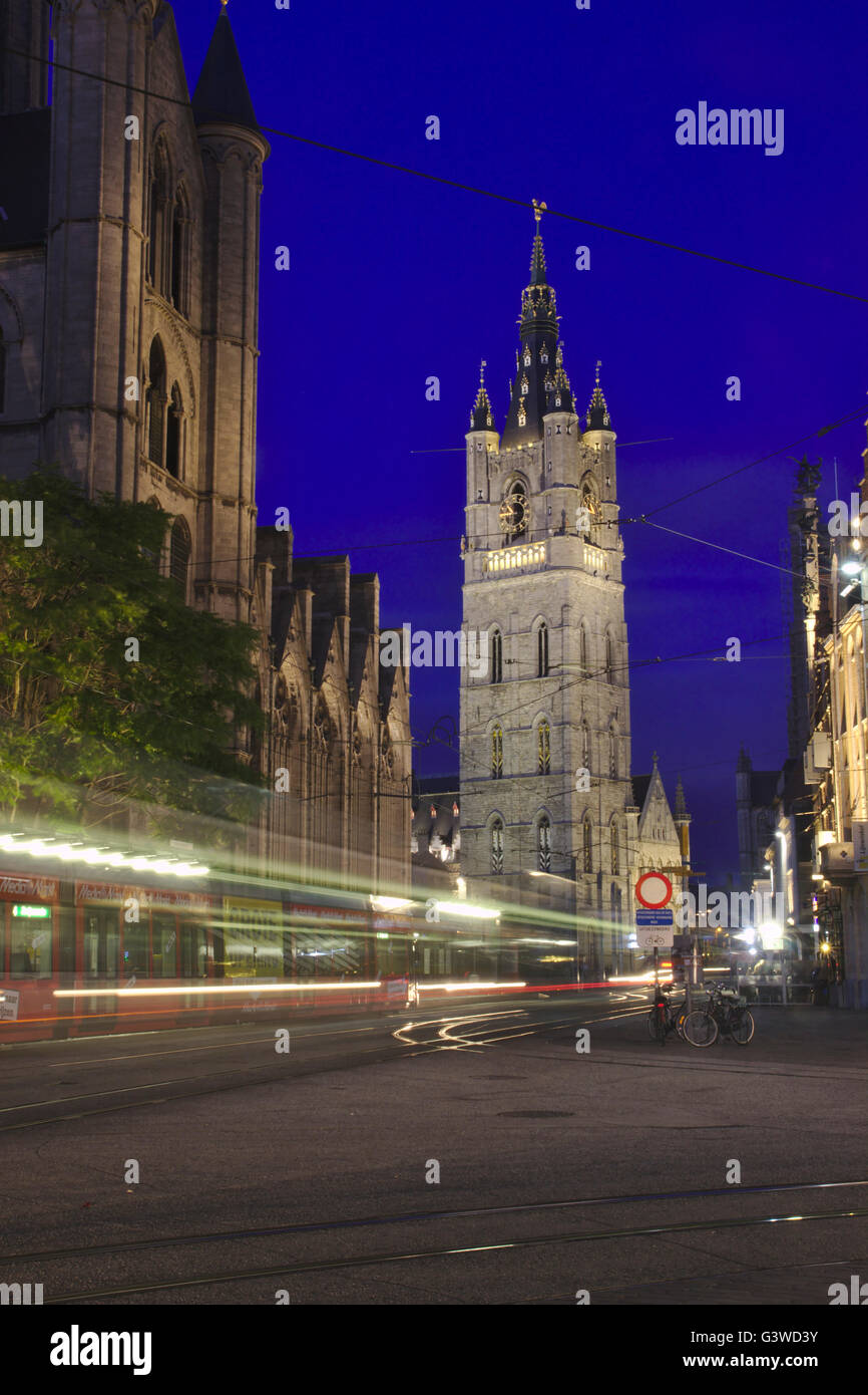 Gent, Glockenturm und Sint Niklaaskerk, spätabends, Belgien Stockfoto