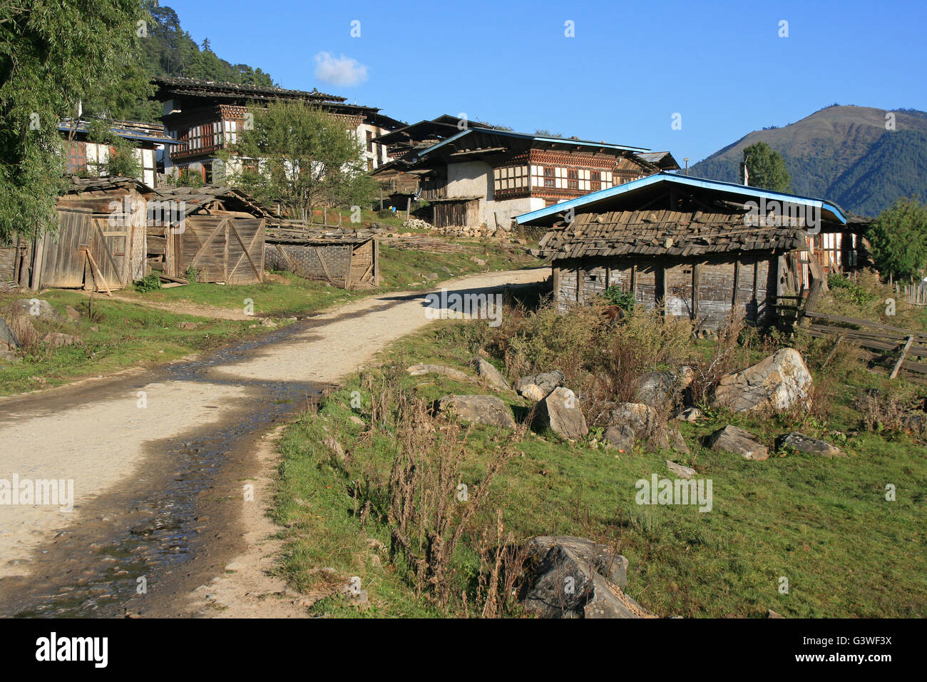 Kleines Dorf, Land (Bhutan) geschlossen. Stockfoto