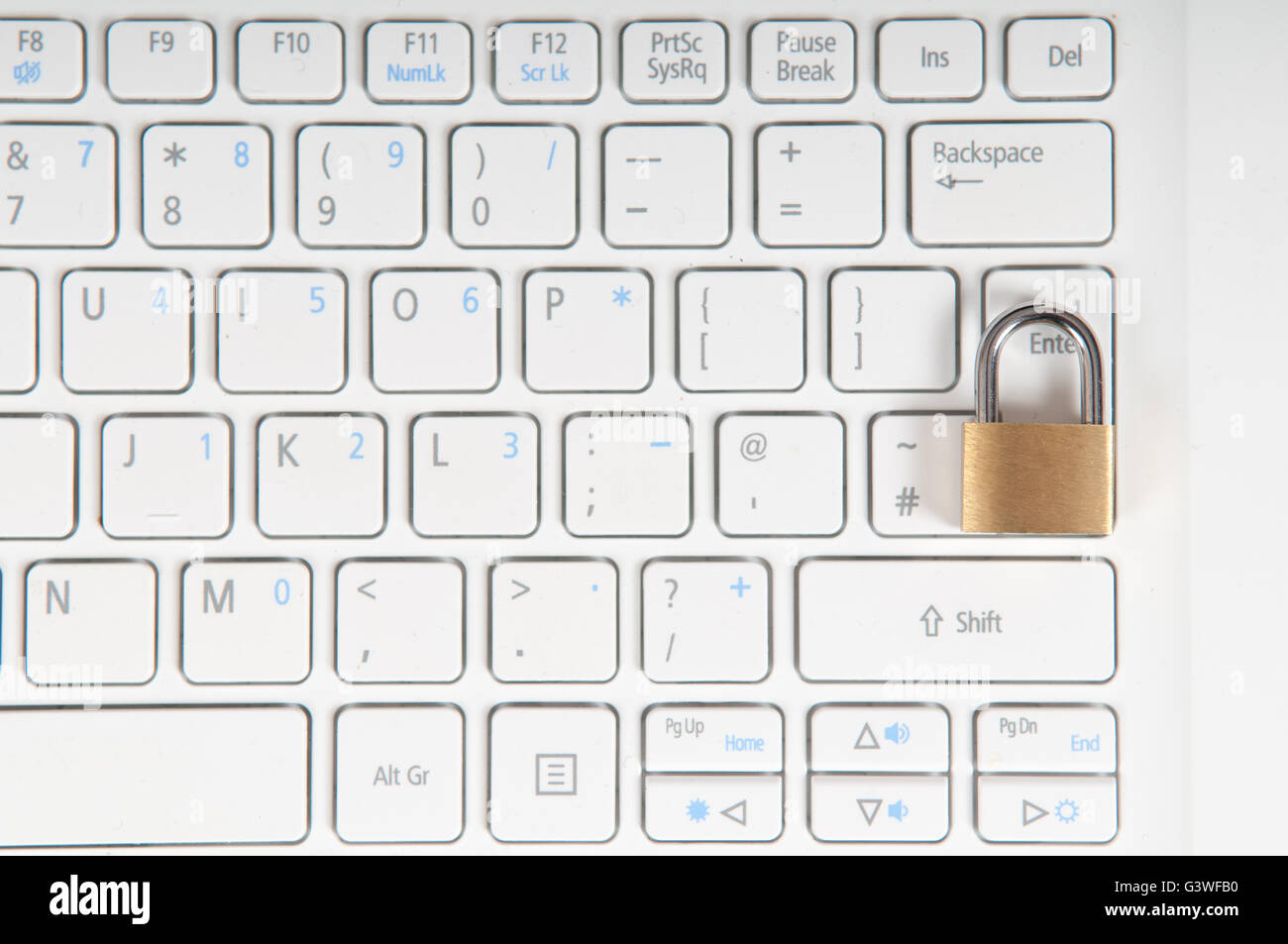Internet-Security-Konzept mit einem Laptop-Computer geschützt vor Online-Cyber-Kriminalität und hacking Stockfoto