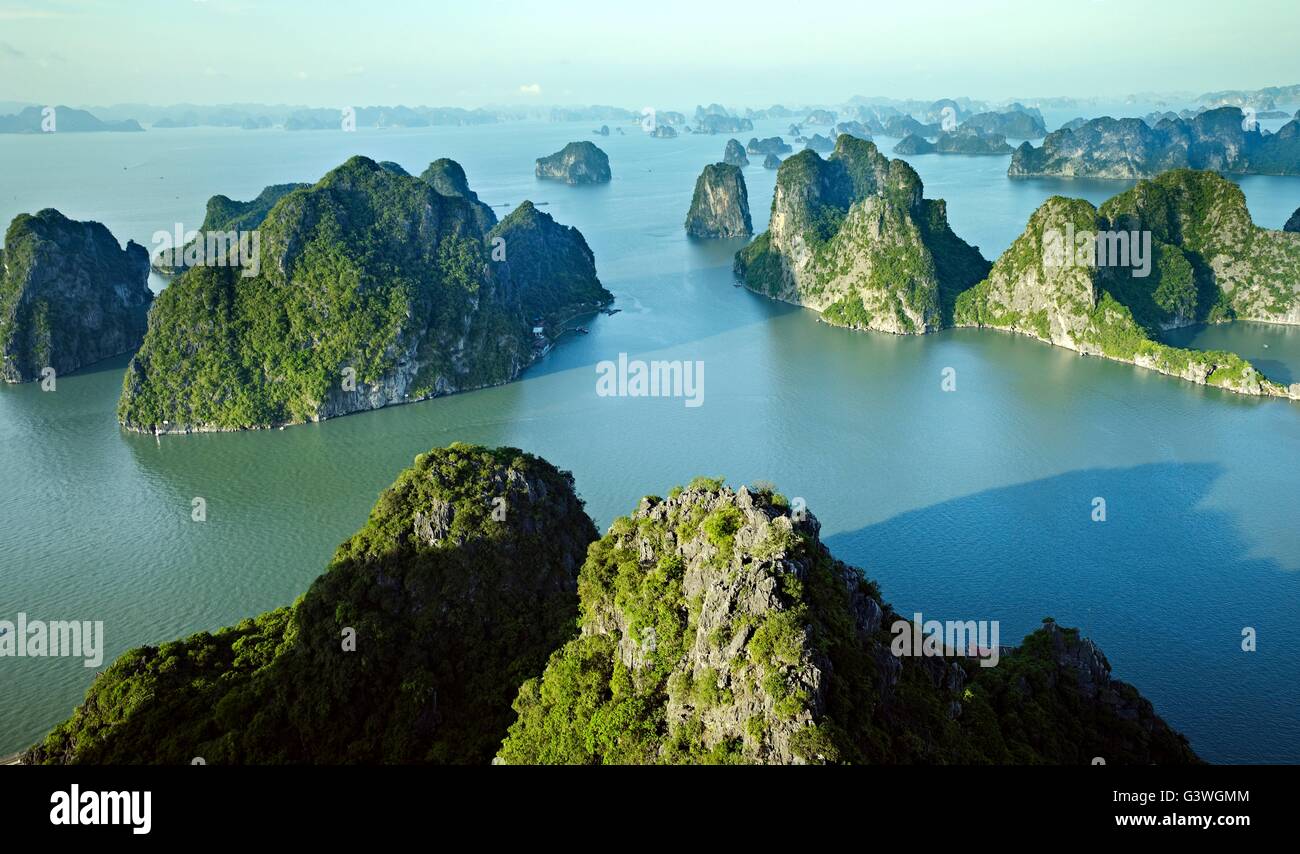 Landschaft der Halong-Bucht in Vietnam in azie Stockfoto