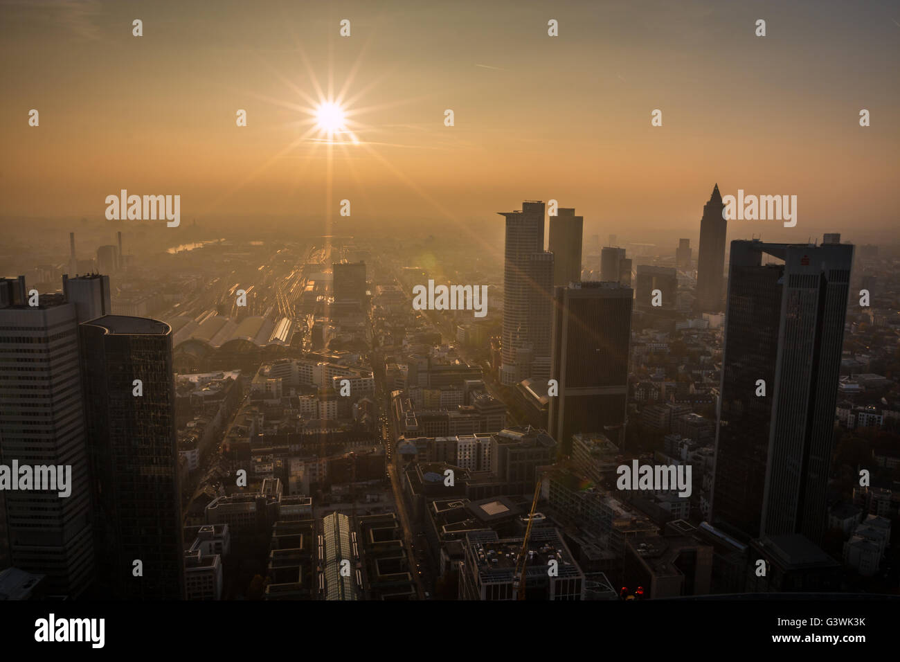 Blick auf den Sonnenuntergang von Frankfurt am Main Stockfoto