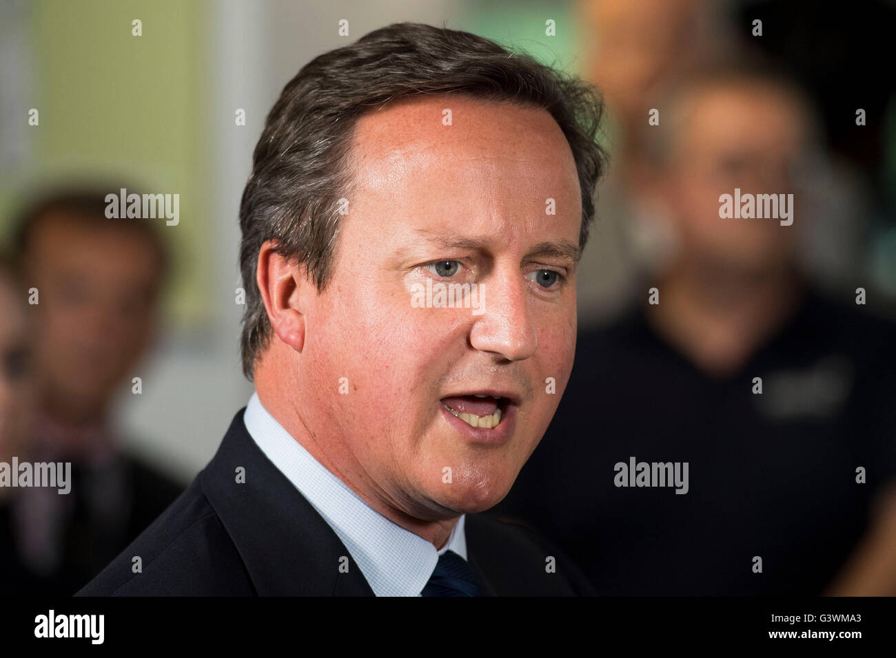 Der britische Premierminister David Cameron besucht eine Q&A Sitzung über das EU-Referendum in British Gas in Cardiff, Wales. Stockfoto
