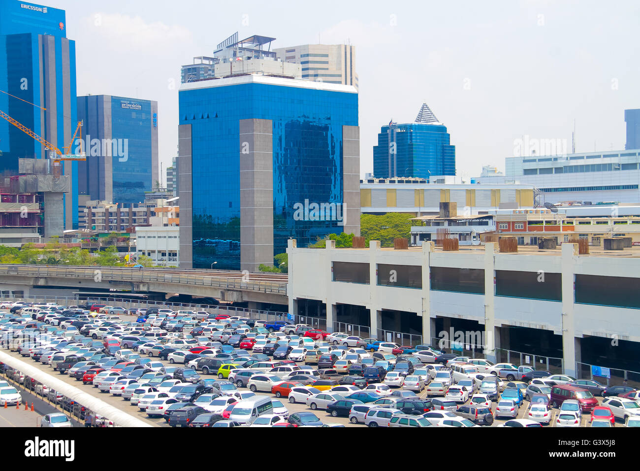 BANGKOK, Thailand - 2. April 2016: Parkplatz für Geschwindigkeit Personenzug BTS Stockfoto