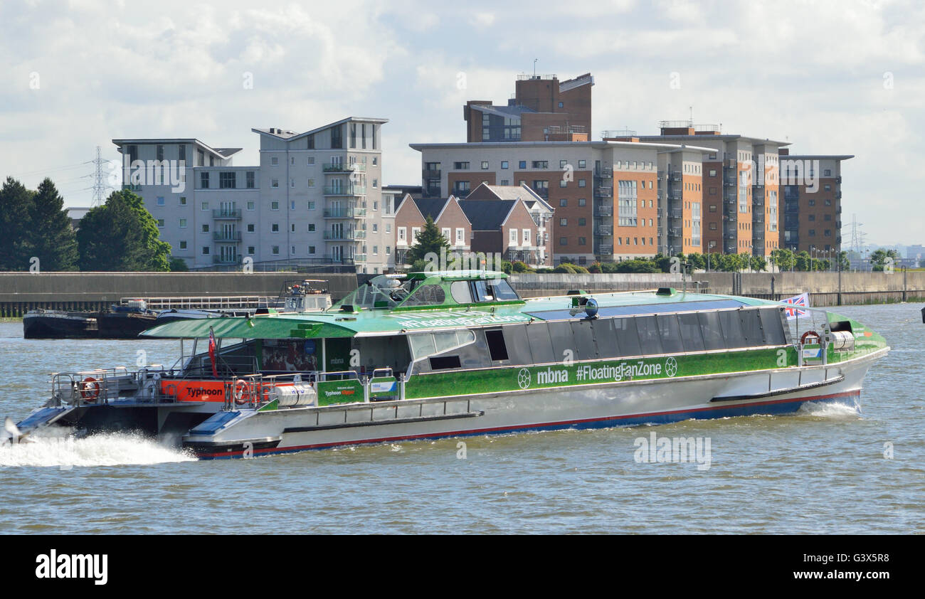 MBNA Thames Clipper-Fluss-Bus-Service auf der Themse in London Stockfoto
