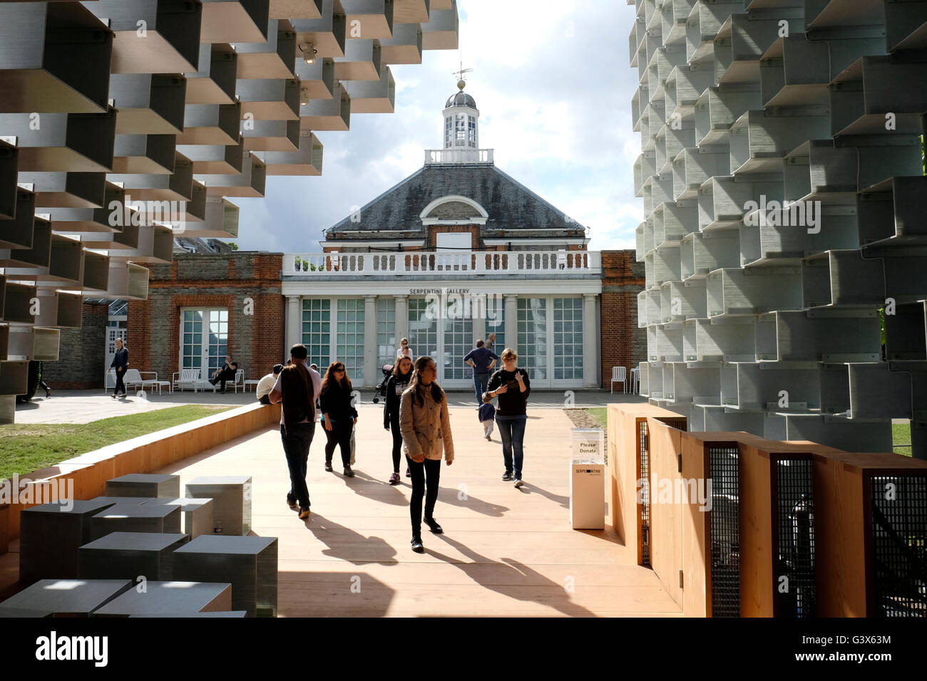 Einen Überblick über die Serpentine Pavillon 2016, eine temporäre Architektur-Installation von Bjarke Ingels Group entwickelt. (GROß) Stockfoto