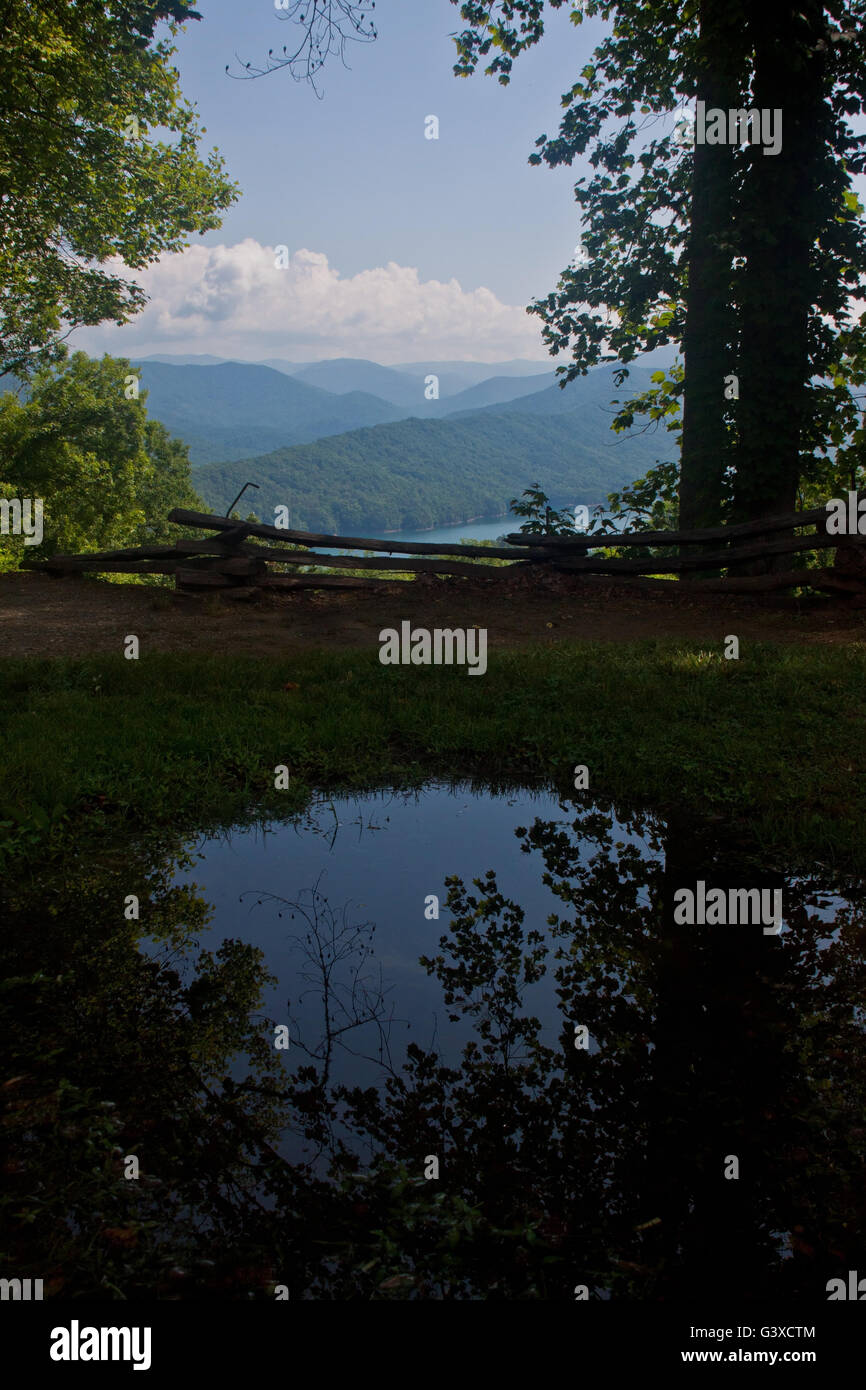 Teil der Fontana-See im westlichen North Carolina, gesehen vom Nantahala National Forest Stockfoto