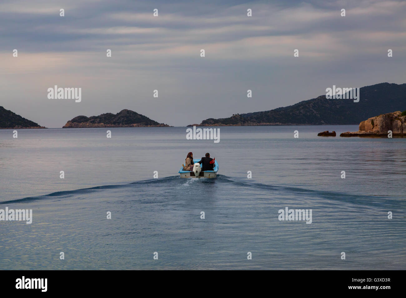 Paar auf ihrem Boot Kreuzfahrt auf dem Mittelmeer. Stockfoto