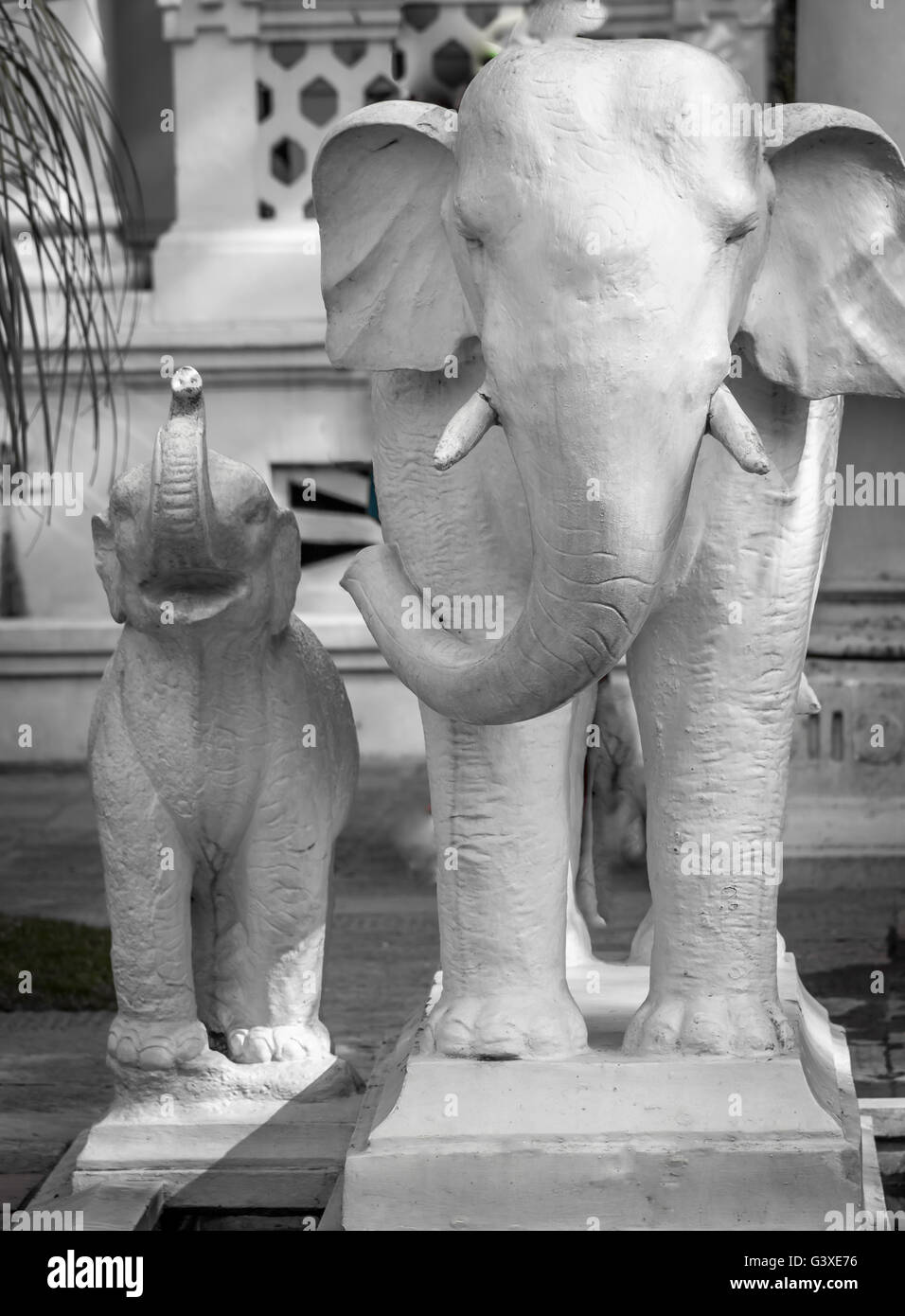 Skulptur von Mutter Elefant mit Baby Elephant in Kathmandu, Nepal. Stockfoto