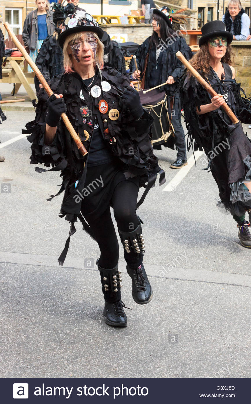 Diebische Elster Moriskentänzer. Festival der volkstümlichen Holmfirth West  Yorkshire England UK Stockfotografie - Alamy