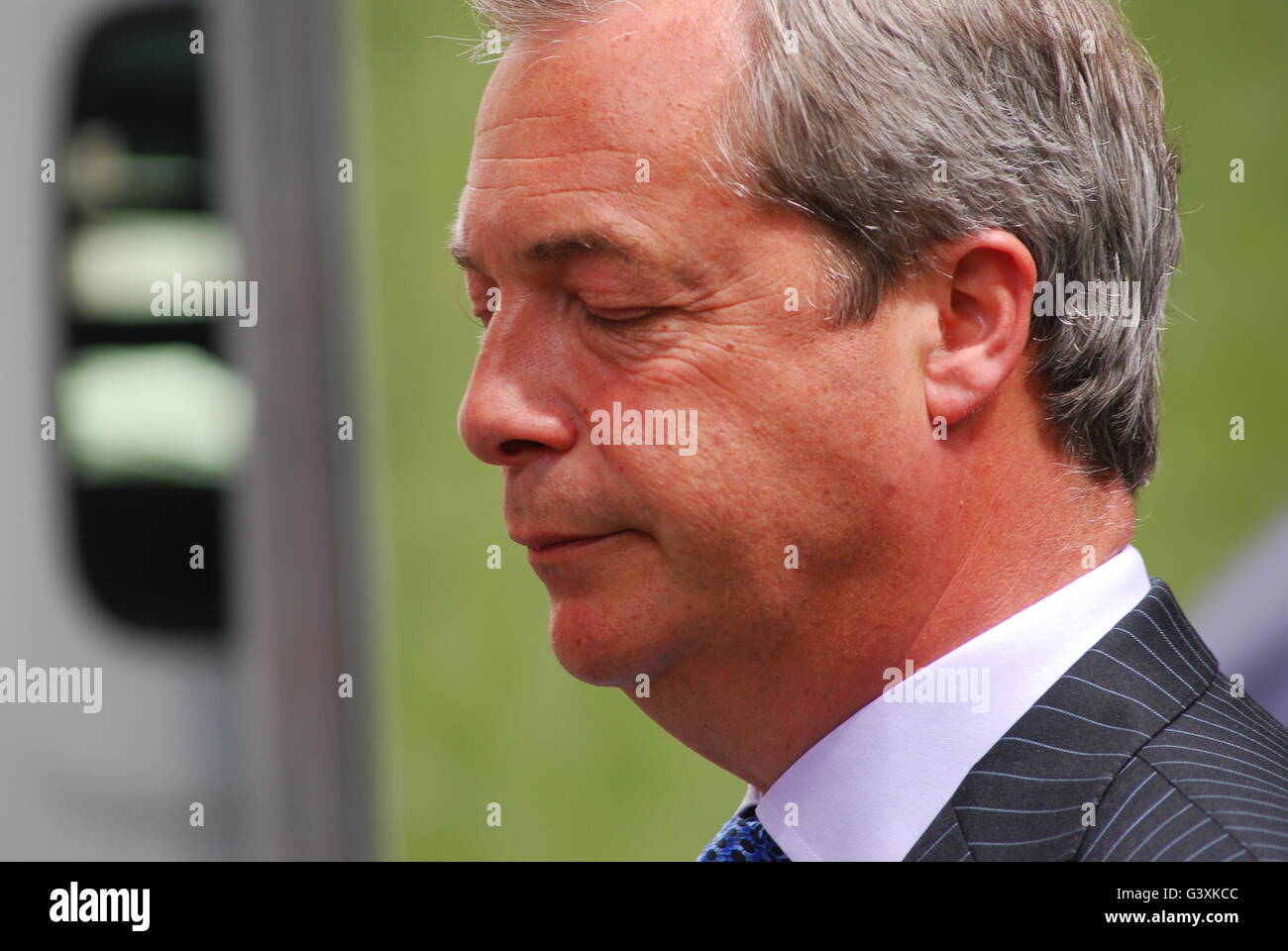 Nigel Farage MdEP, traurig, auf der Suche Stockfoto