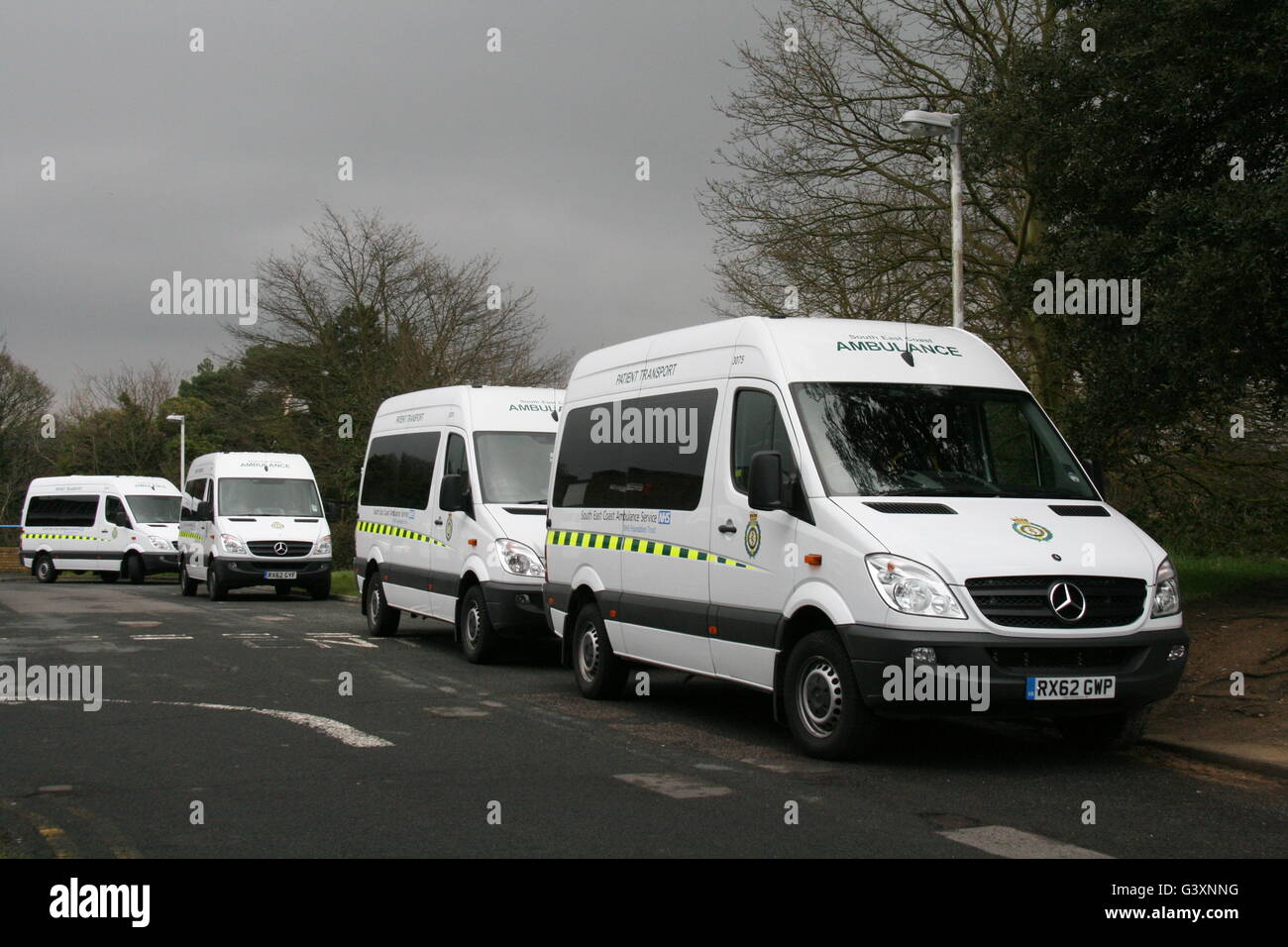 EIN ABSEITS BLICK AUF VIER SÜDOSTKÜSTE AMBULANCE SERVICE PATIENTENTRANSPORT KRANKENWAGEN Stockfoto