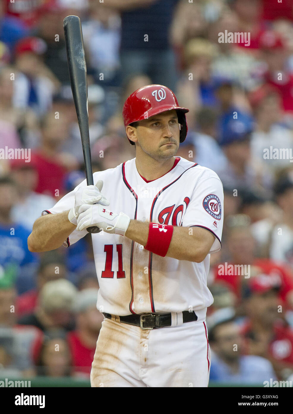 Washington, District Of Columbia, USA. 15. Juni 2016. Washington Nationals erster Basisspieler Ryan Zimmerman (11) bereitet im neunten Inning gegen die Chicago Cubs am Nationals Park in Washington, DC auf Mittwoch, 15. Juni 2016 Fledermaus. Die Staatsangehörigen gewann das Spiel 5: 4 in 12 Innings. Bildnachweis: Ron Sachs/CNP Credit: Ron Sachs/CNP/ZUMA Draht/Alamy Live-Nachrichten Stockfoto