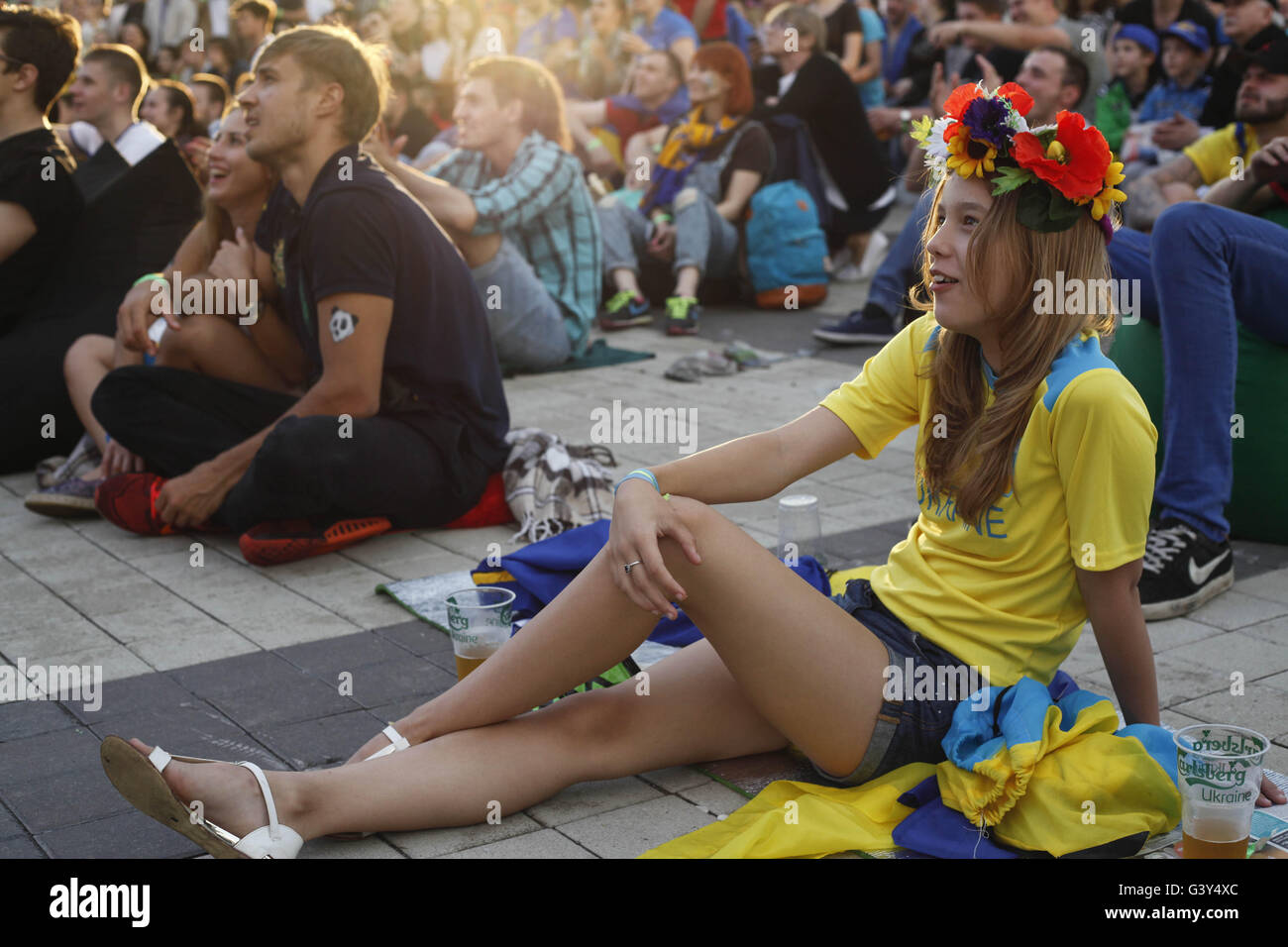 Kiew, Ukraine. 16. Juni 2016. Fan-Zonen in der Ukraine anlässlich der europäischen Fußball-Meisterschaft 2016 Credit: Nazar Furyk/ZUMA Draht/Alamy Live News Stockfoto