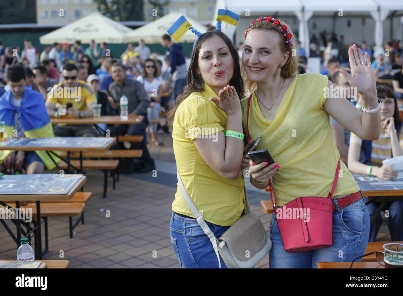 Kiew, Ukraine. 16. Juni 2016. Fan-Zonen in der Ukraine anlässlich der europäischen Fußball-Meisterschaft 2016 Credit: Nazar Furyk/ZUMA Draht/Alamy Live News Stockfoto