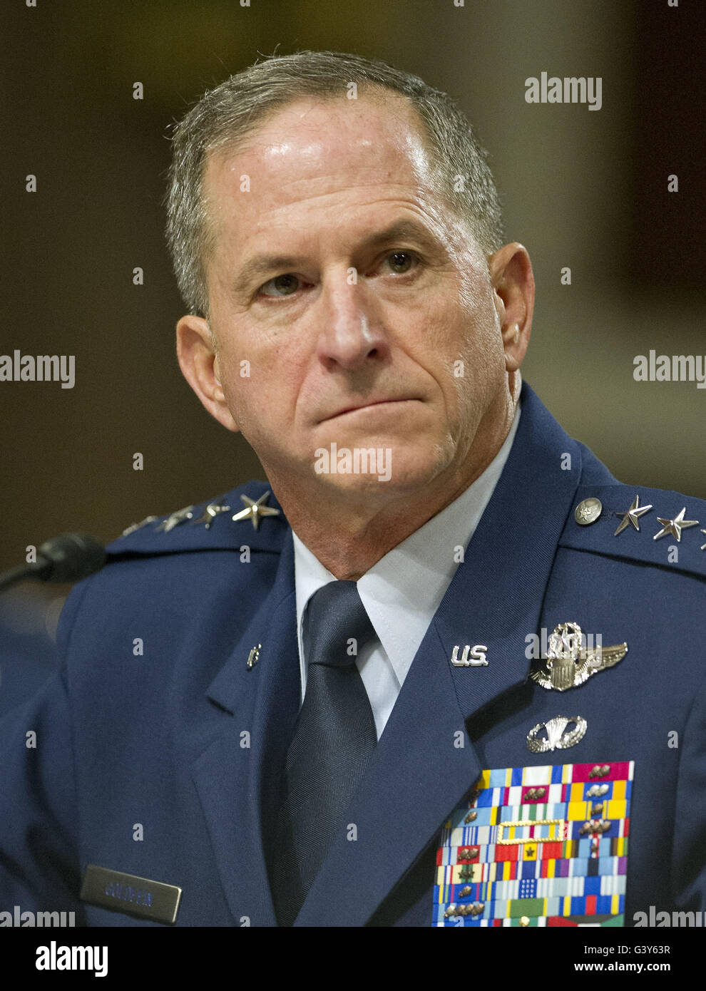 Washington, District Of Columbia, USA. 16. Juni 2016. United States Air Force General David L. Goldfein bezeugt vor uns Senate Committee on Armed Services auf seine Wiederwahl in die Klasse von General und Chef des Stabes von der US Air Force auf dem Capitol Hill in Washington, DC am Donnerstag, 16. Juni, sein 2016.Credit: Ron Sachs/CNP Credit: Ron Sachs/CNP/ZUMA Draht/Alamy Live News Stockfoto