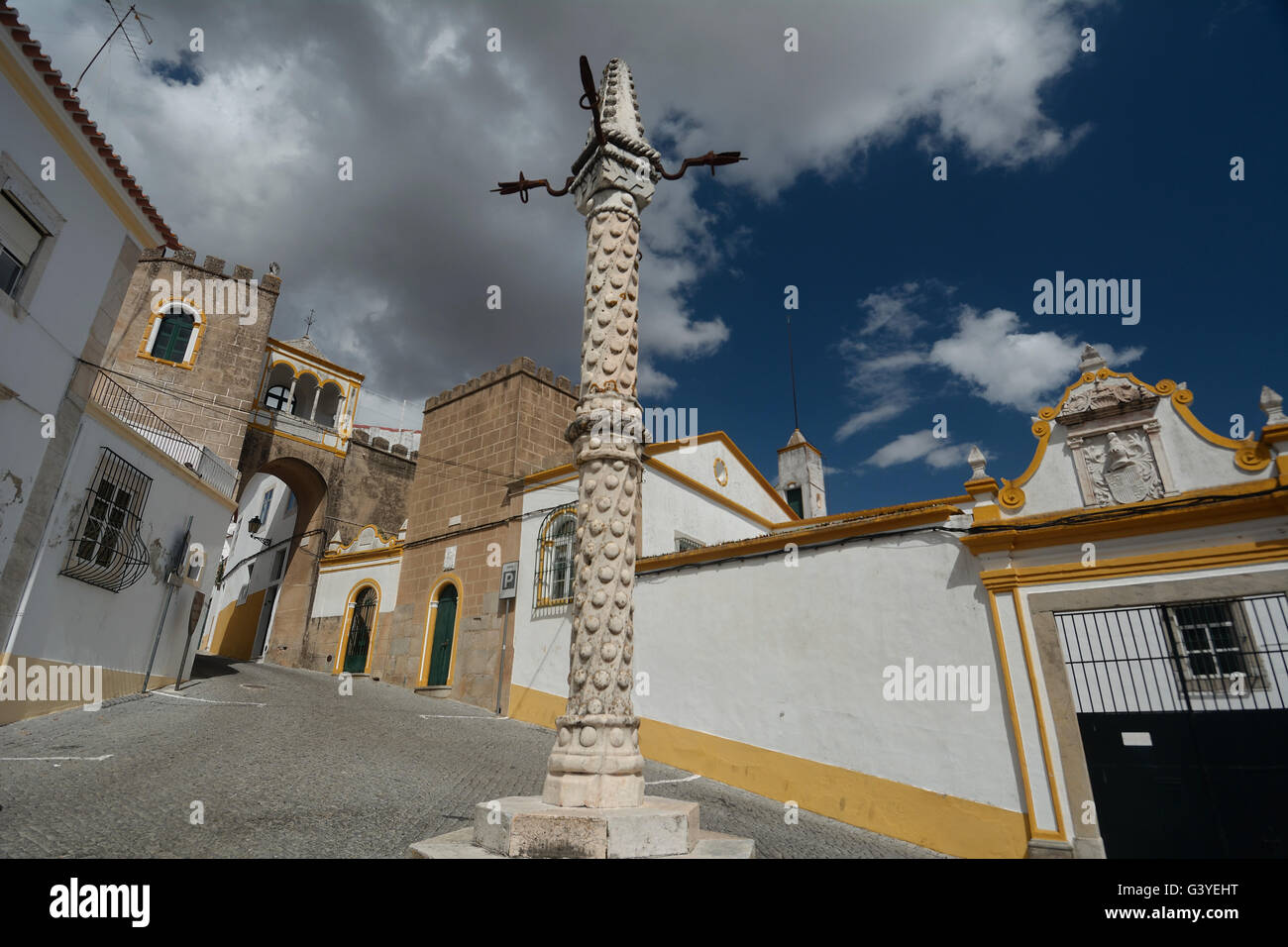 Pranger (Pelourinho) Spalte in Platz Largo de Santa Clara, Elvas, Alentejo, Portugal Stockfoto