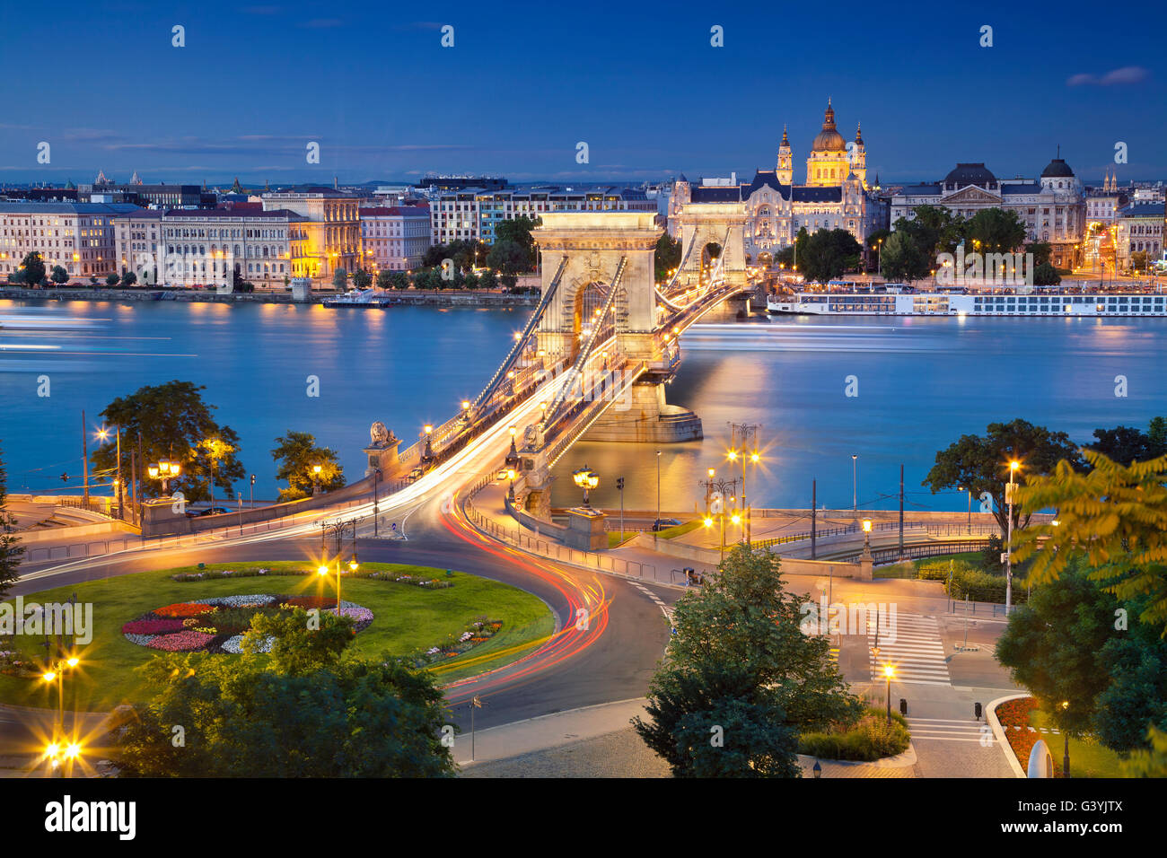 Budapest. Bild von Budapest, die Hauptstadt von Ungarn, während der blauen Dämmerstunde. Stockfoto