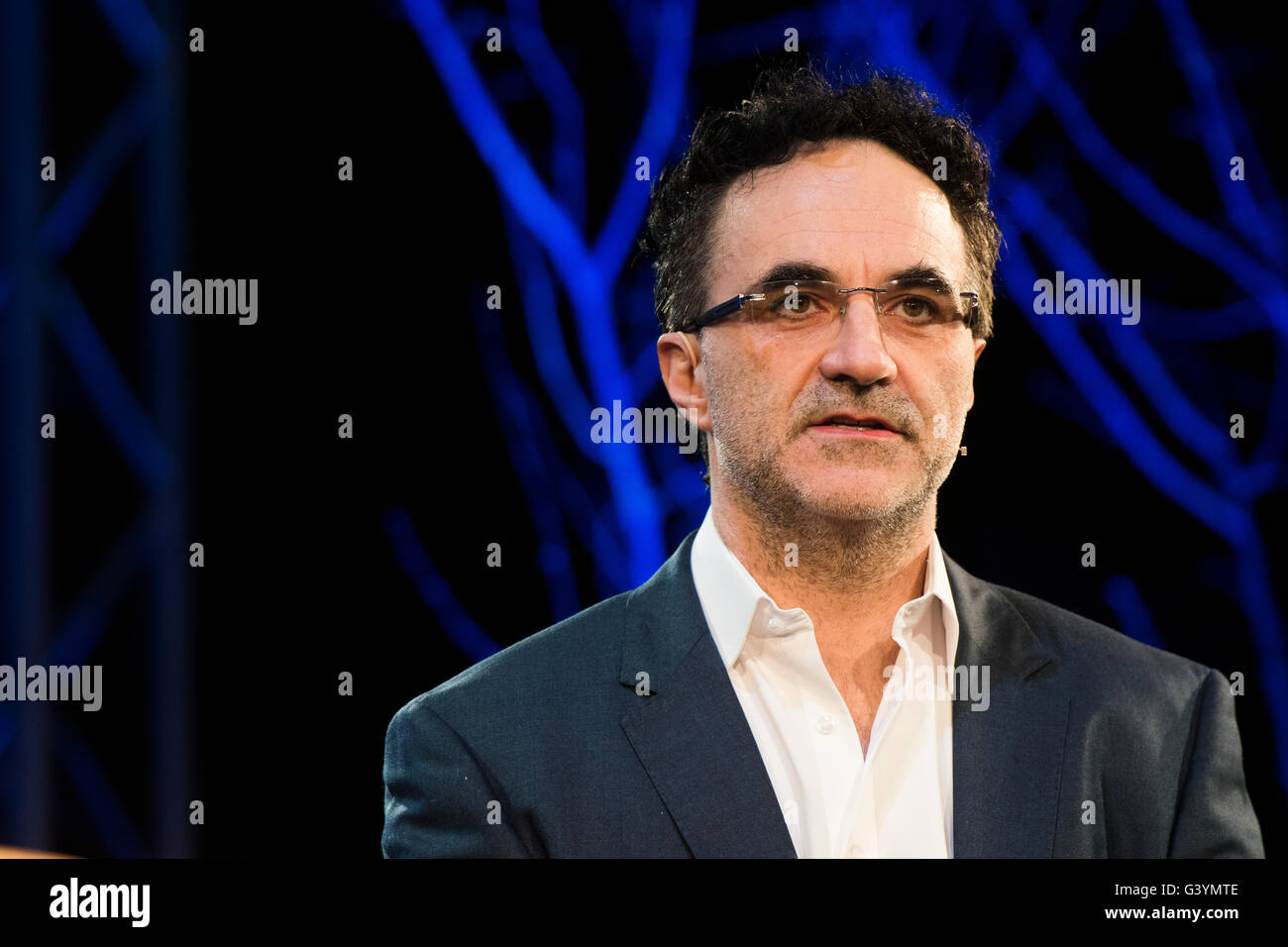 Professor Noel Fitzpatrick, Neuro-orthopädischen Tierarzt irischen Weltklasse-Spezialist. Fernseh-Persönlichkeit, anlässlich der Hay Festival Samstag, 28. Mai 2016 Stockfoto