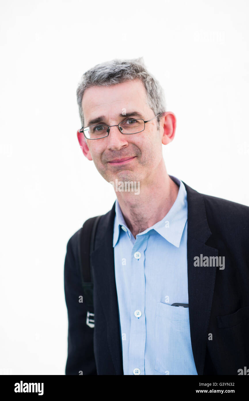 Edmund de Waal, britischer Künstler und Autor von The Hare mit Amber Augen, veröffentlicht im Jahr 2010, und der weiße Weg in 2015, um das Hay-Festival, Samstag, 28. Mai 2016 Stockfoto