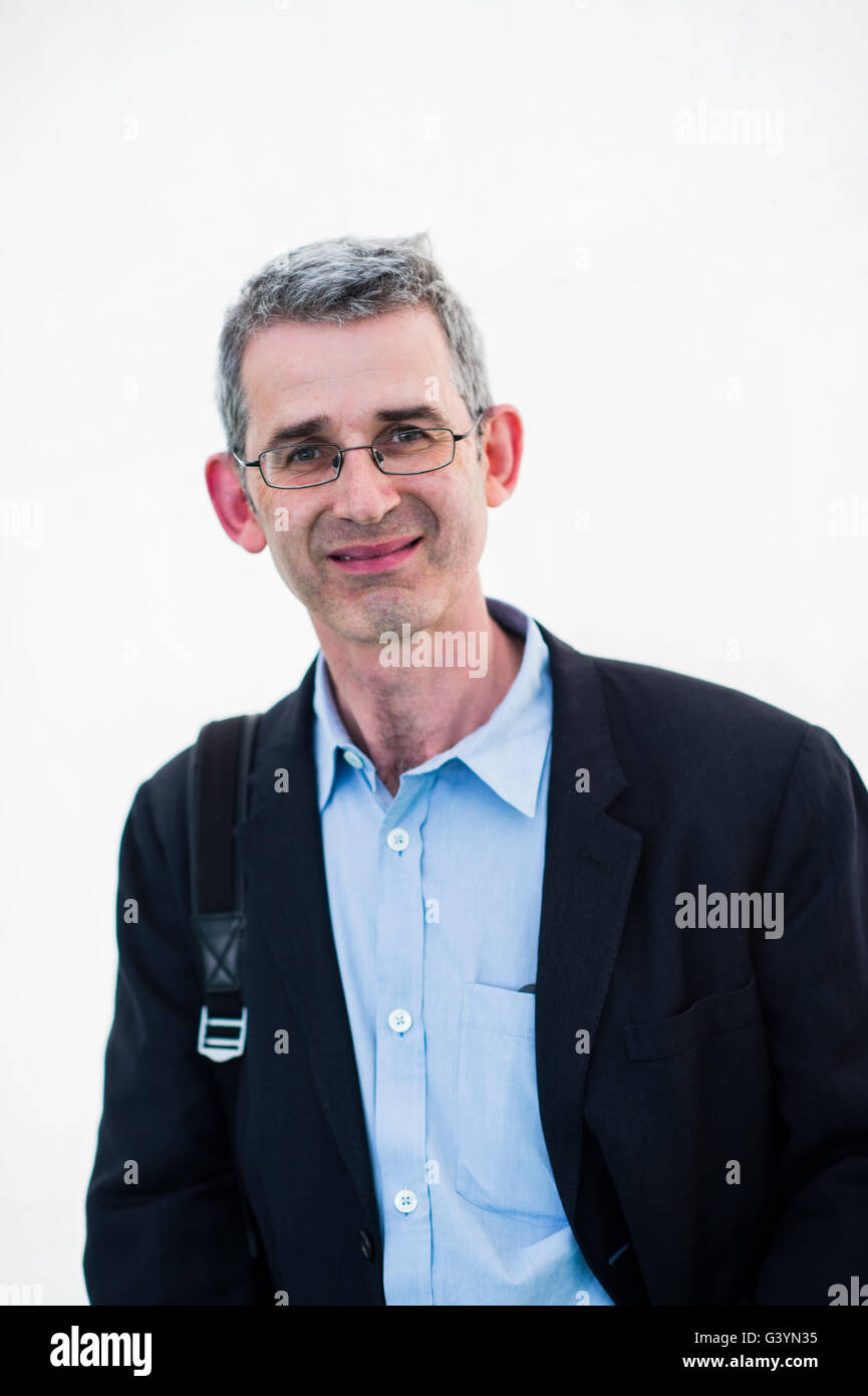 Edmund de Waal, britischer Künstler und Autor von The Hare mit Amber Augen, veröffentlicht im Jahr 2010, und der weiße Weg in 2015, um das Hay-Festival, Samstag, 28. Mai 2016 Stockfoto