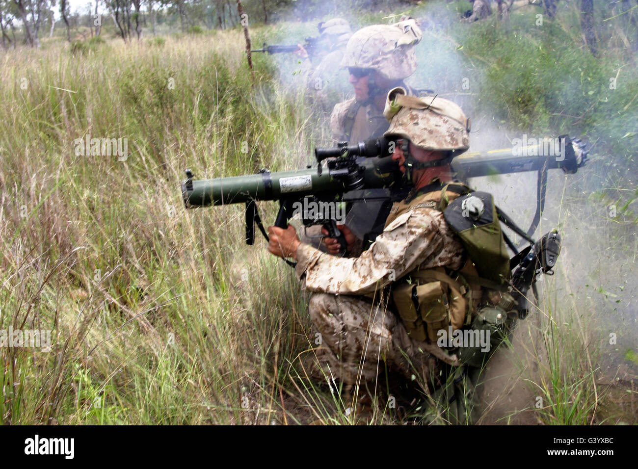 Mortarman feuert eine AT4 Panzerabwehrwaffe. Stockfoto