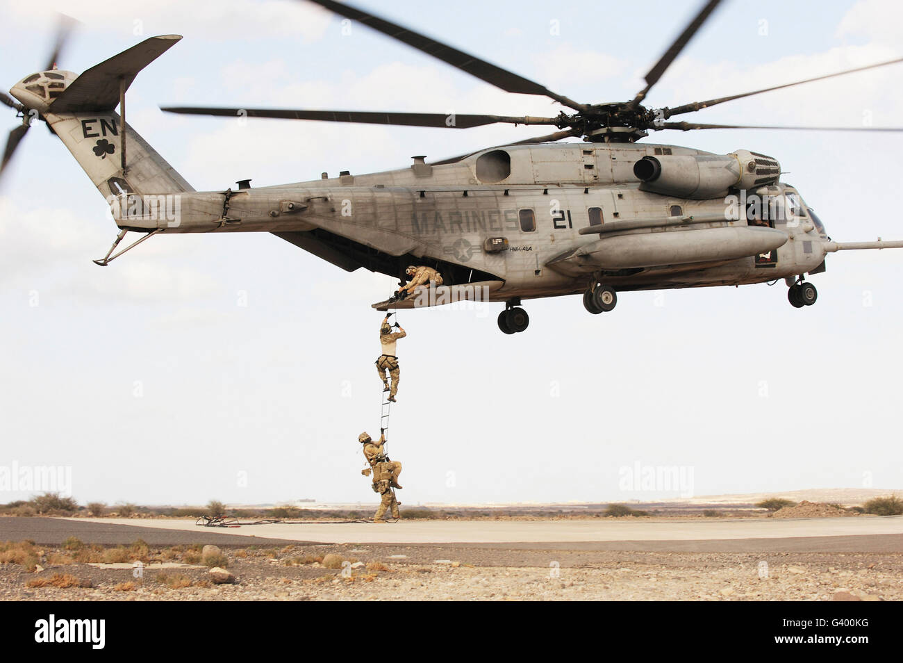 Luftwaffe Pararescuemen führen eine Bekämpfung einsetzen und Extraktion Übung in Dschibuti, Afrika. Stockfoto