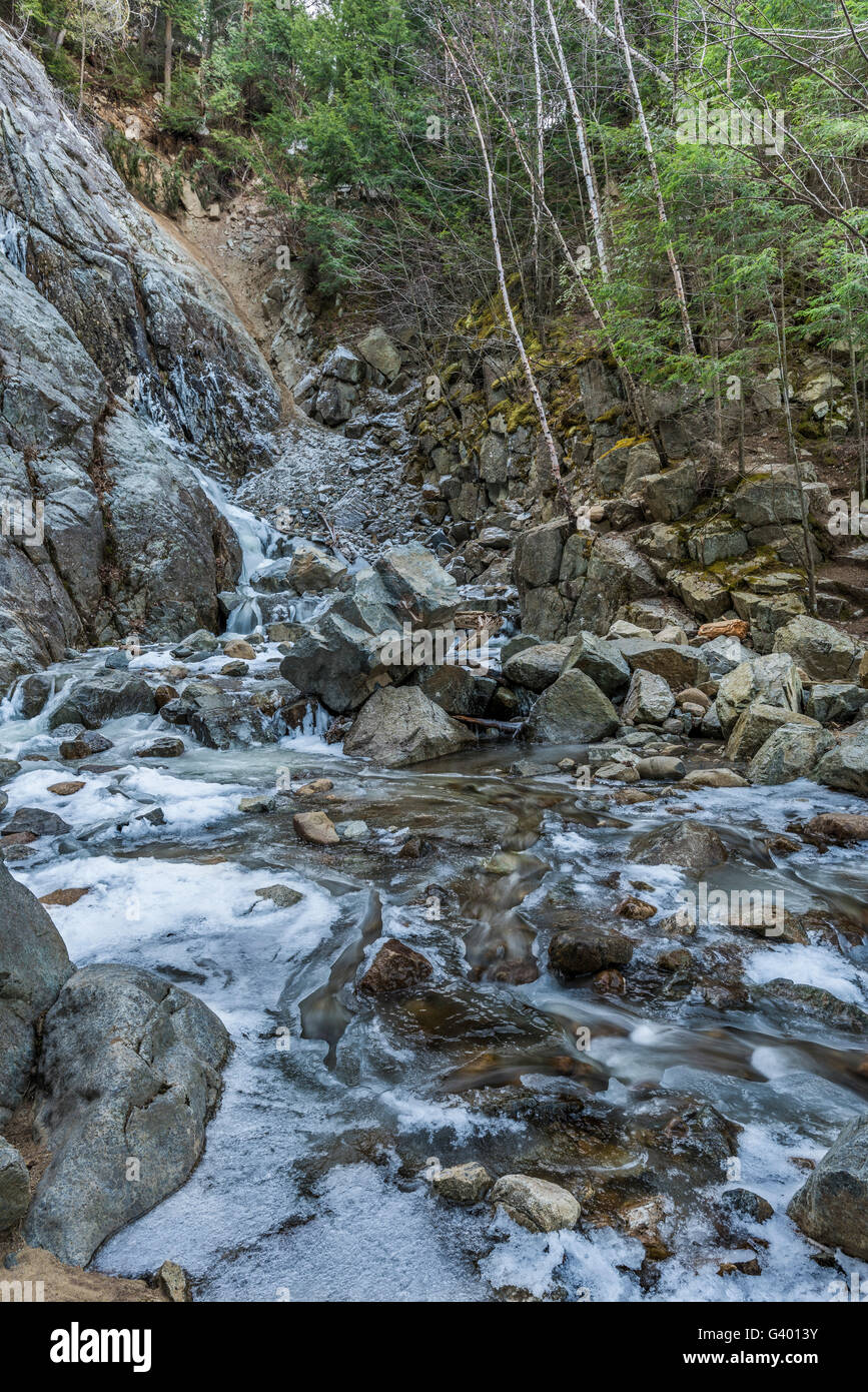 Roaring Brook Falls mündet in Roaring Brook, Essex Co., NY Stockfoto