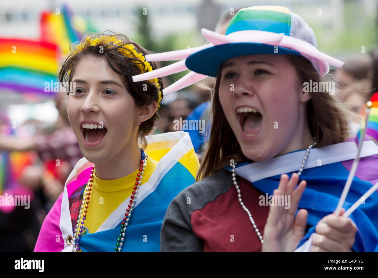 Tausende von Menschen versammeln, um der Region Boston gay-Community mit einer Parade, Konzert- und andere feiern Stockfoto